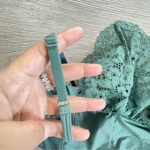 Victoria Secret’s Green Bralette Laced Top Size Large Body by Victoria Secret - Picture 5 of 7